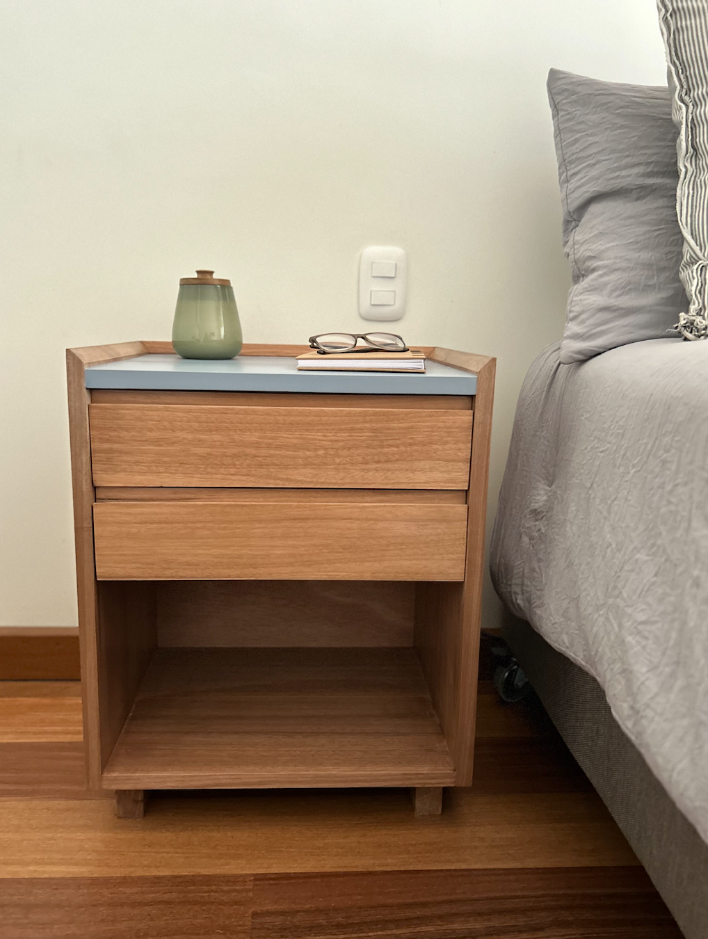 Mesa de Noche MOSSEL